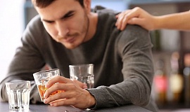 Как лечить алкоголизм, если зависимый этого не хочет?